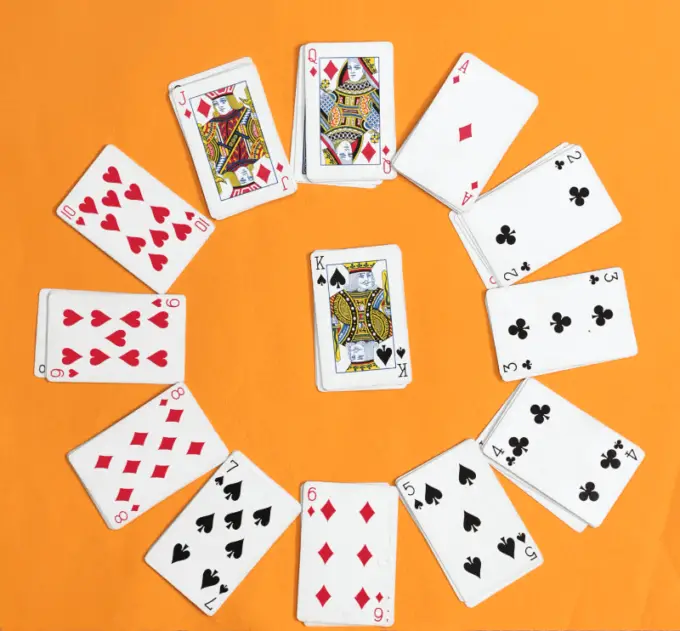 Card with the King in the middle of a circle